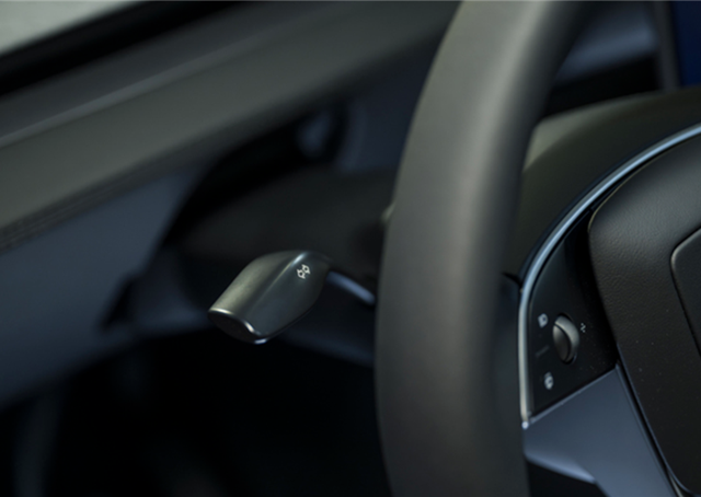 Tesla redécouvre le levier de clignotant après un fiasco épique